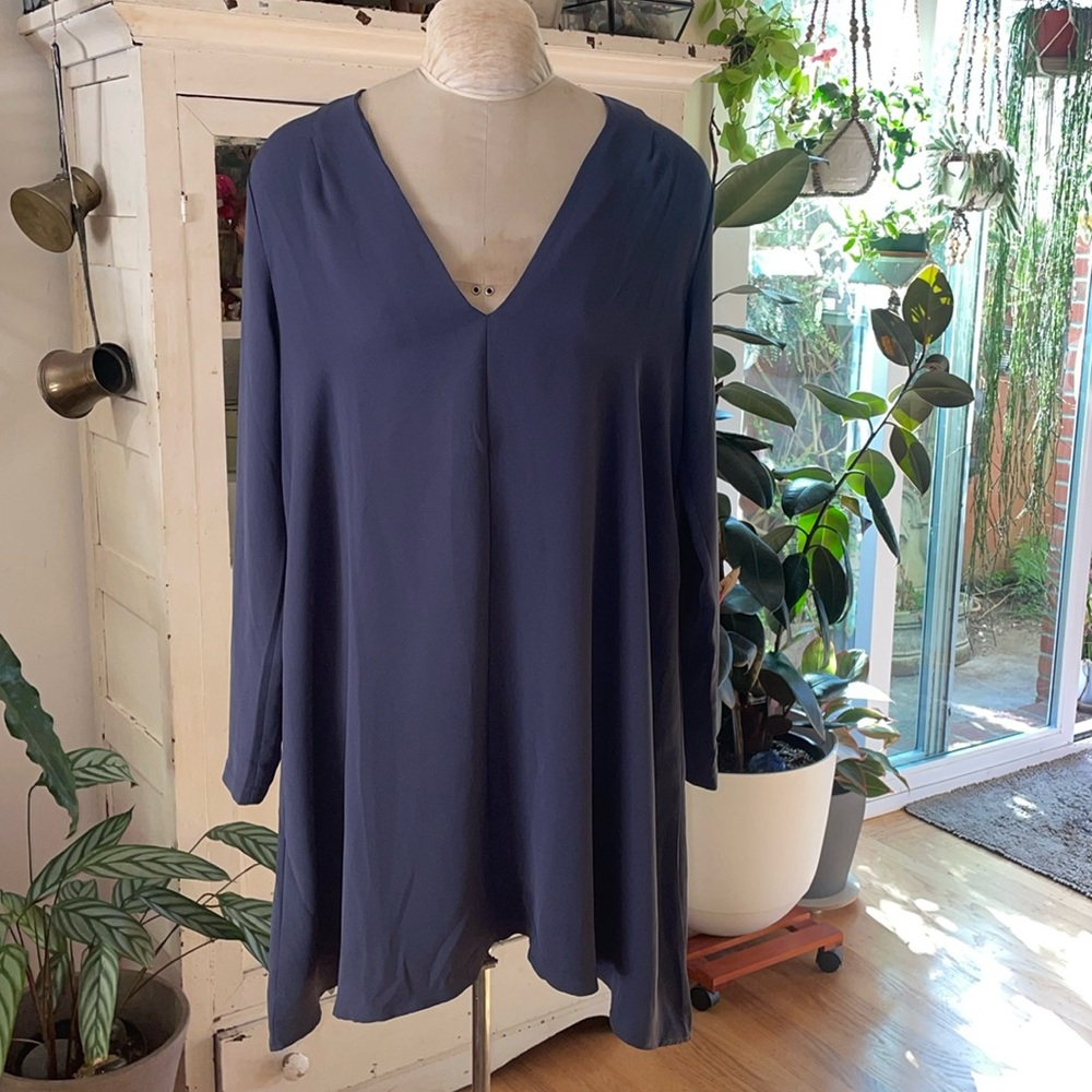 ASTR V-NECK LONG SLEEVE DRESS IN SKY BLUE - L